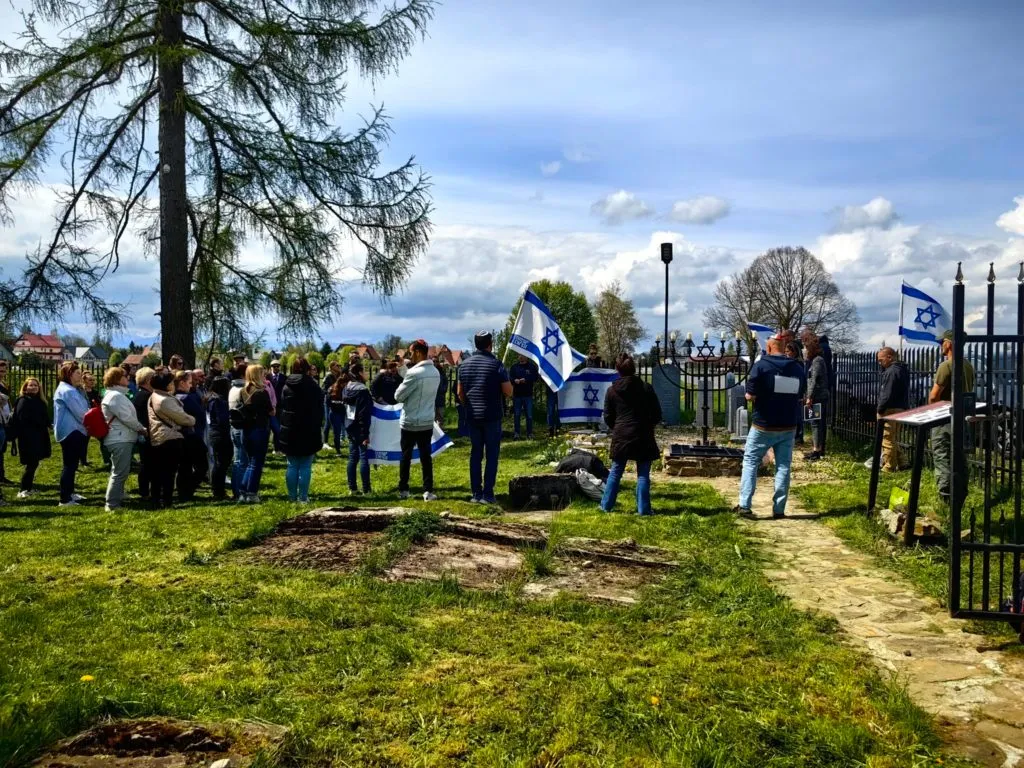 Zdjęcie z wpisu na blogu fundacji: Mata Asher